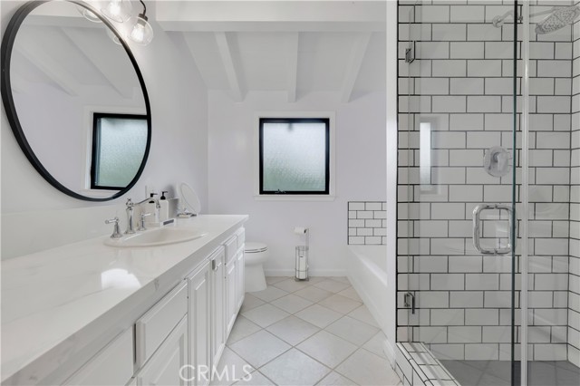 Detail Gallery Image 11 of 29 For 19943 Oxnard, Woodland Hills,  CA 91367 - 4 Beds | 3 Baths