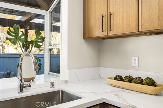 11 Thunder Trail, Irvine CA: https://media.crmls.org/medias/4dcba517-98a7-4619-91c6-d09d0e056d91.jpg