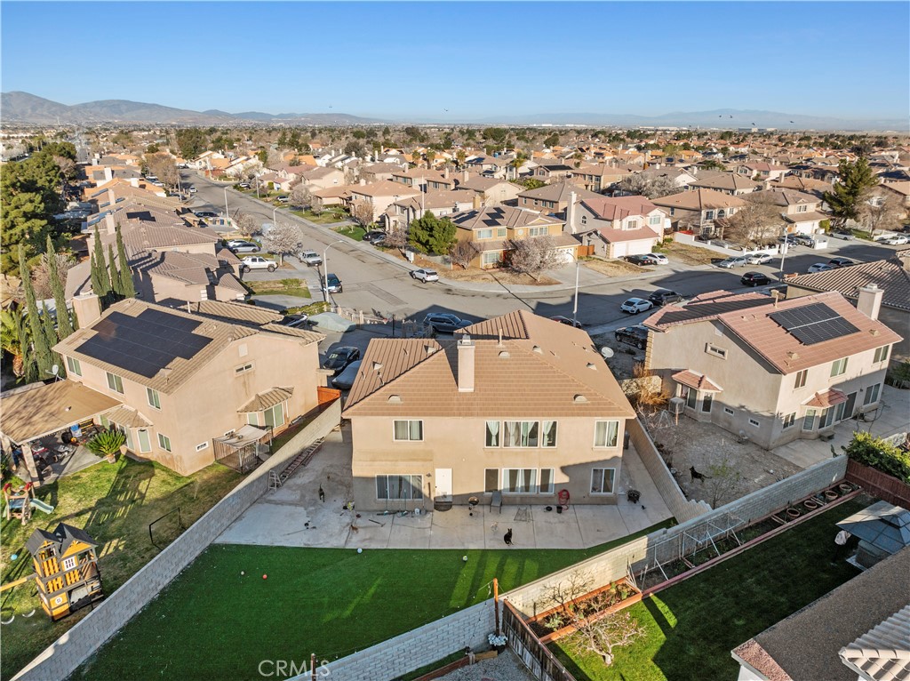 https://media.crmls.org/medias/4dcc5bee-22c1-4f5c-a888-a464cc138d2b.jpg?preset=X-Large