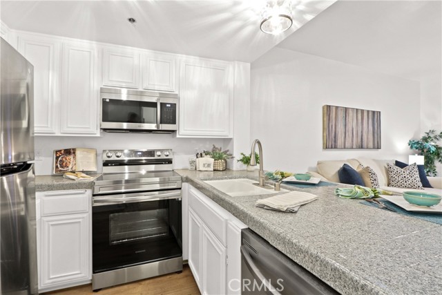 Detail Gallery Image 7 of 25 For 720 W 4th St #111,  Long Beach,  CA 90802 - 1 Beds | 1/1 Baths