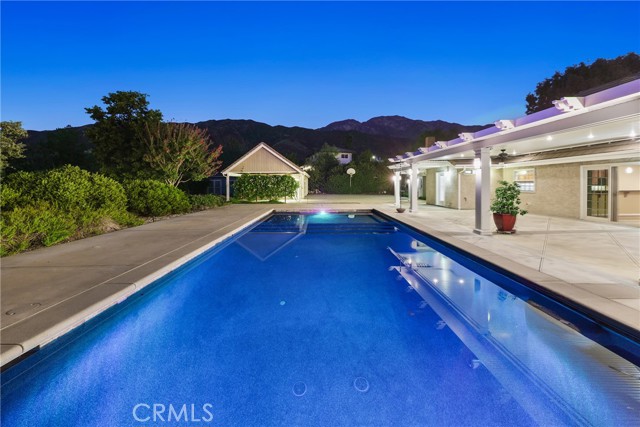 2501 Cliff Road, Upland CA: https://media.crmls.org/medias/4dcdf772-304e-4530-b637-82ed0b94c2b2.jpg