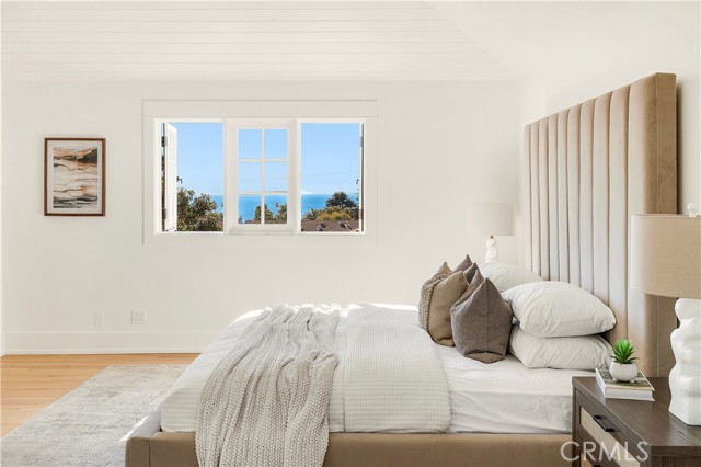432 Holly Street, Laguna Beach CA: https://media.crmls.org/medias/4dce2e13-0569-4db5-923a-de1f84f610ed.jpg