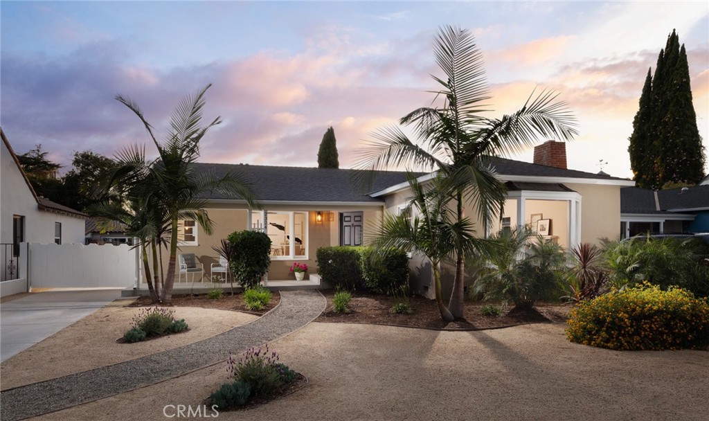 2324 N Riverside