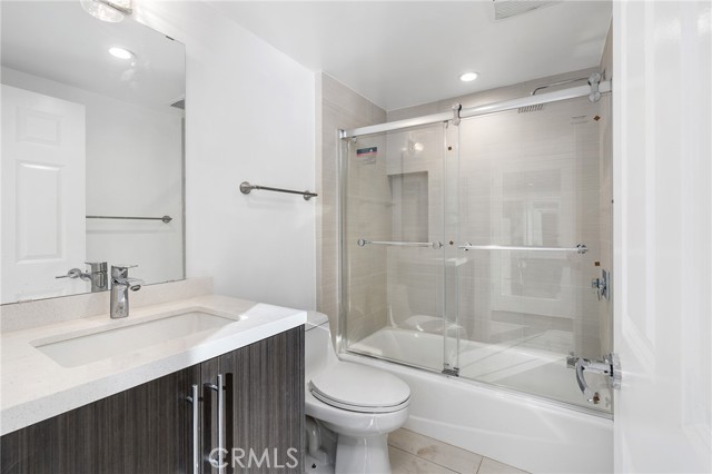 22904 Calvert Street, Woodland Hills CA: https://media.crmls.org/medias/4dd00936-f8f1-48c3-8eec-b7cc48e2dbcf.jpg