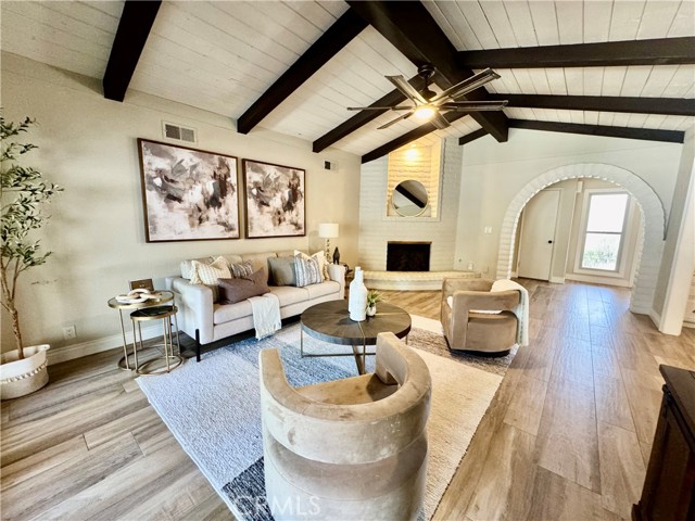 675 W Clark Street, Upland CA: https://media.crmls.org/medias/4dd0110b-064b-4f61-9f68-84330bcb879c.jpg