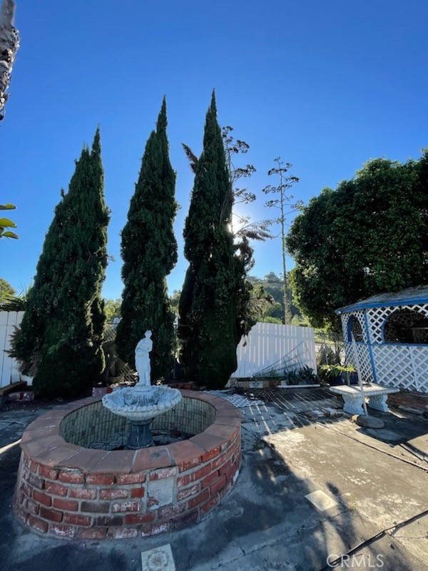 Detail Gallery Image 4 of 4 For 2936 Buena Creek, Vista,  CA 92084 - 2 Beds | 1/1 Baths