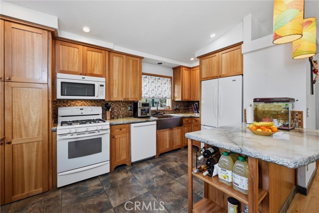 Detail Gallery Image 3 of 22 For 10313 Walnut Way, Kelseyville,  CA 95451 - 2 Beds | 2 Baths