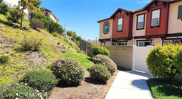 22013 Barrington Way, Saugus CA: https://media.crmls.org/medias/4dd0b970-0d95-4eff-9d02-c5356062f230.jpg