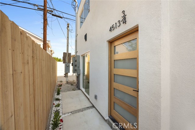 Detail Gallery Image 5 of 16 For 4513 Rosewood Ave #3,  Los Angeles,  CA 90004 - 3 Beds | 3 Baths