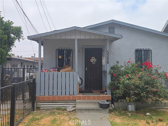 5526 Clara Street, Bell Gardens CA: https://media.crmls.org/medias/4dd1bb18-bb2f-47d5-8a70-f0112e10518d.jpg