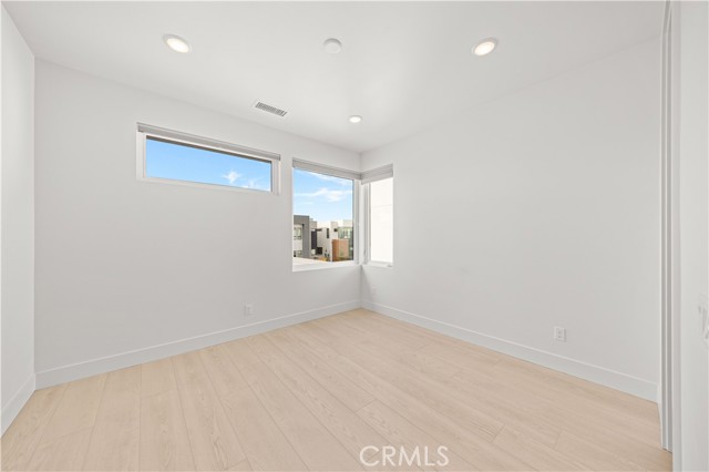 Detail Gallery Image 31 of 56 For 16376 Veterans, Tustin,  CA 92782 - 4 Beds | 3/1 Baths