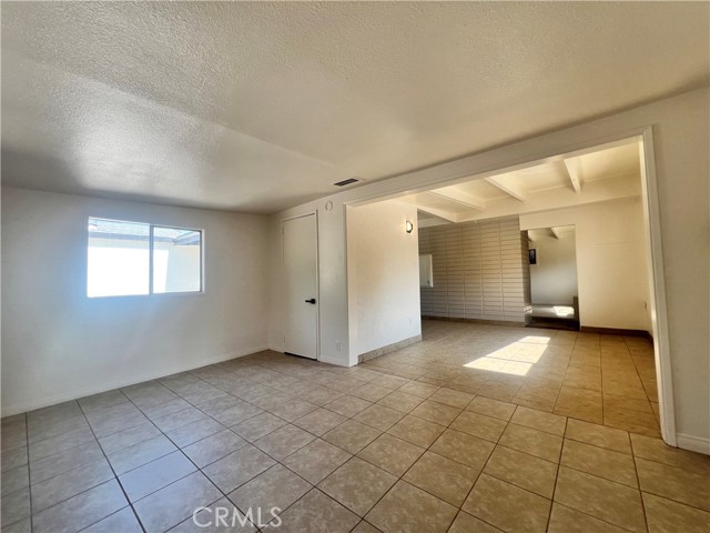 Detail Gallery Image 8 of 45 For 38710 Yucca Tree St, Palmdale,  CA 93551 - 4 Beds | 2 Baths