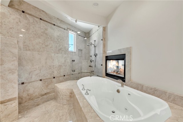 Detail Gallery Image 31 of 70 For 22166 W San Joaquin Dr, Canyon Lake,  CA 92587 - 5 Beds | 4/1 Baths