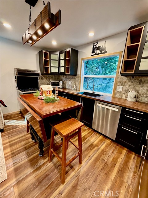 Detail Gallery Image 10 of 26 For 675 Pinnacle, Lake Arrowhead,  CA 92352 - 3 Beds | 2 Baths