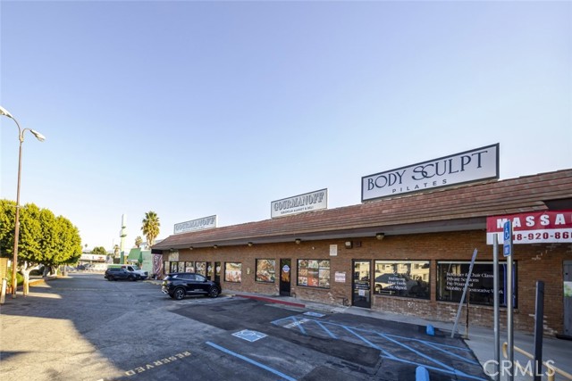 15602 Ventura Boulevard, Encino CA: https://media.crmls.org/medias/4dd39bc9-6e16-4cb2-a86d-34a96e2e6b38.jpg