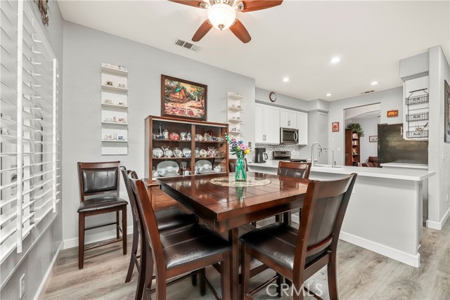 40266 Racquet, Palmdale CA: https://media.crmls.org/medias/4dd3b2a8-1f9c-4660-a193-9c7b3a0d3972.jpg