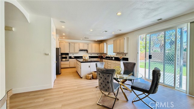 11958 Sunstone Court, Eastvale CA: https://media.crmls.org/medias/4dd4460c-b7e7-4471-b7fe-963ddb62ae7d.jpg
