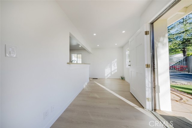 Detail Gallery Image 4 of 31 For 10431 Las Lunitas Ave, Tujunga,  CA 91042 - 3 Beds | 2 Baths