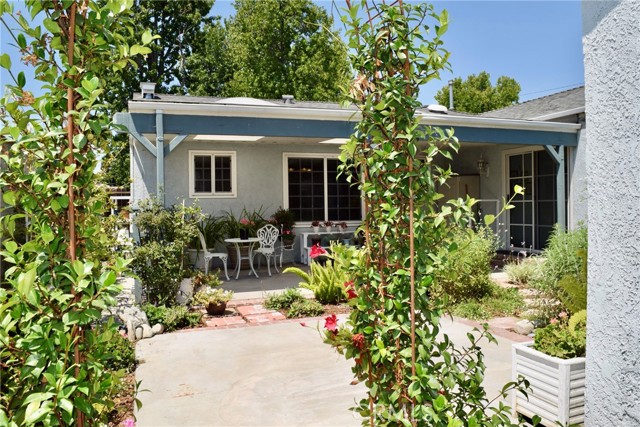 2024 N Kenwood Street, Burbank CA: https://media.crmls.org/medias/4dd52ea0-94c7-47e8-8def-1d7e06eb77b5.jpg