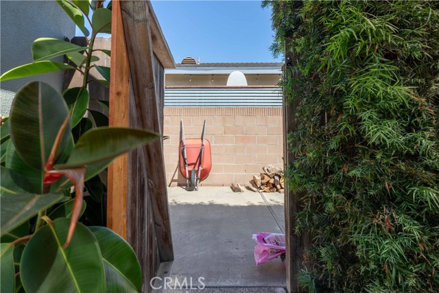 21682 Impala Lane, Huntington Beach CA: https://media.crmls.org/medias/4dd563c9-4aba-493f-b916-b92bd9b1cb98.jpg
