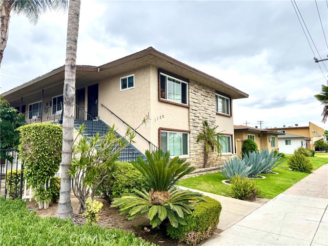 1120 N East Street, Anaheim CA: https://media.crmls.org/medias/4dd5e663-7298-4767-855c-9c275750b47a.jpg