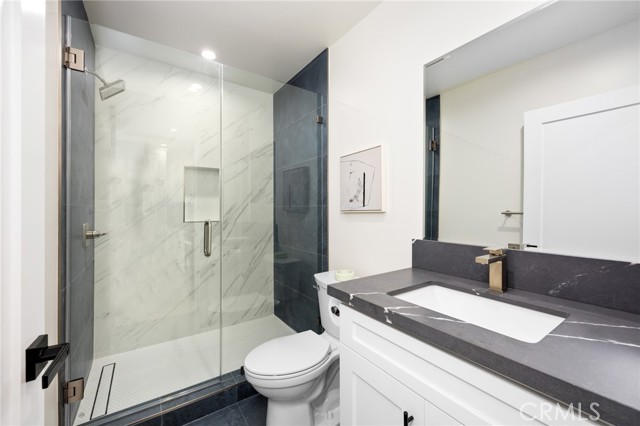914 N Catalina Street, Burbank CA: https://media.crmls.org/medias/4dd6060b-b611-47cf-bfa1-e91bc4cb0699.jpg