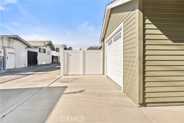 1027 E 10th St, Long Beach CA: https://media.crmls.org/medias/4dd6768d-d004-4b32-8cf8-062c390c2e3e.jpg