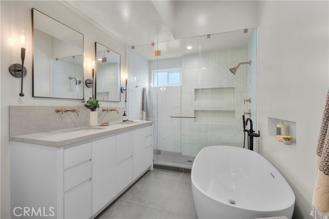 2716 Highland Avenue, Manhattan Beach, California 90266, 3 Bedrooms Bedrooms, ,2 BathroomsBathrooms,Residential,For Sale,Highland,SB25214267