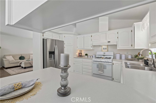 27823 Sunrise Ln, Canyon Country CA: https://media.crmls.org/medias/4dd71633-9027-4cb1-9b33-a8f8dea29b98.jpg