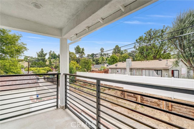Detail Gallery Image 12 of 25 For 20302 Oxnard, Woodland Hills,  CA 91367 - 3 Beds | 2/1 Baths