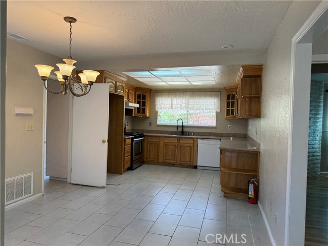 1747 Craigmore Avenue, Escondido, California 92027, 5 Bedrooms Bedrooms, ,3 BathroomsBathrooms,Residential,For Sale,Craigmore Avenue,IV24115323