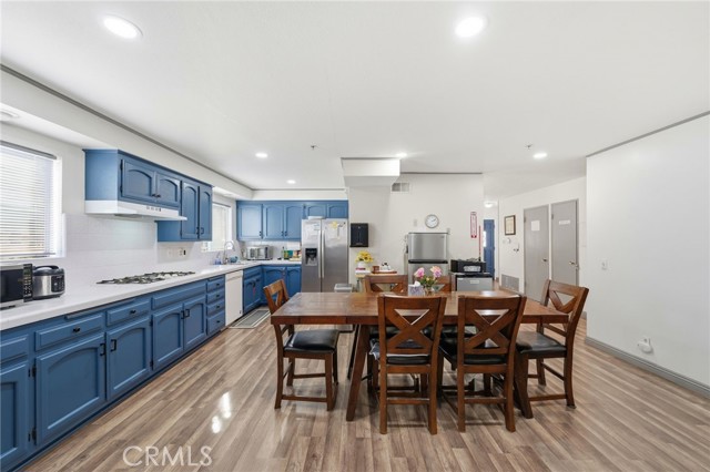 27828 Parkvale, Santa Clarita CA: https://media.crmls.org/medias/4dd7e14a-9867-407b-972f-4fb764106904.jpg