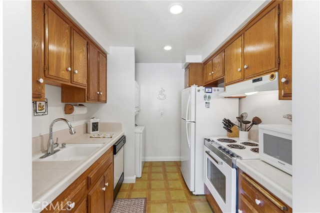 Detail Gallery Image 3 of 39 For 8145 Ridgefield, Huntington Beach,  CA 92646 - 1 Beds | 1 Baths