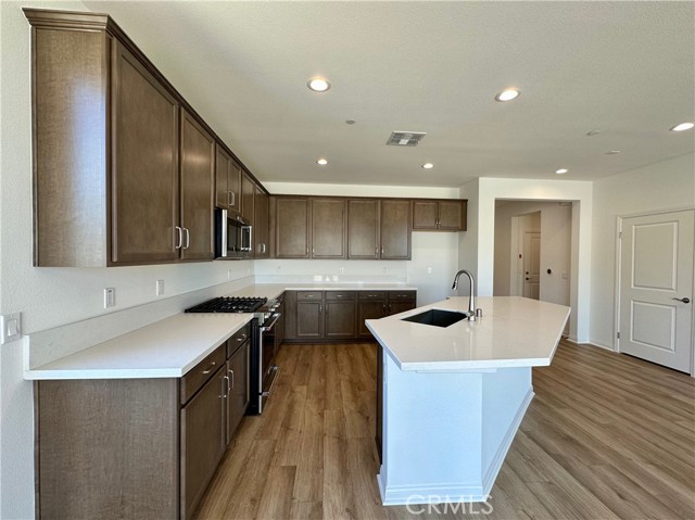 Detail Gallery Image 4 of 30 For 21430 Megan Ct, Riverside,  CA 92507 - 3 Beds | 2 Baths