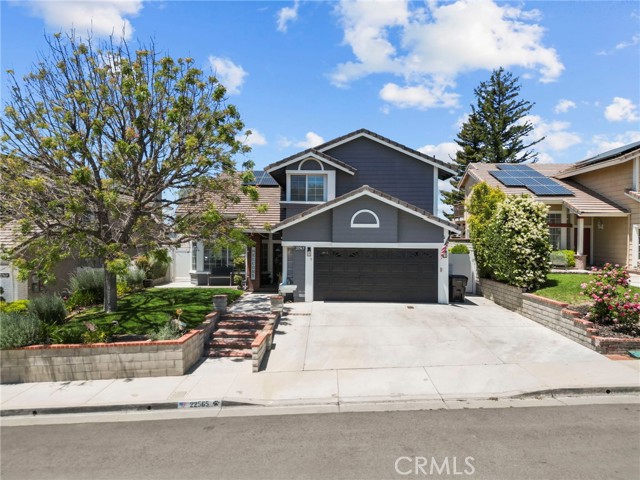 Detail Gallery Image 2 of 45 For 22565 Pecan Pl, Saugus,  CA 91390 - 4 Beds | 2/1 Baths