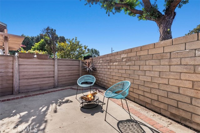 Detail Gallery Image 36 of 40 For 20001 Village Green Dr, Lakewood,  CA 90715 - 4 Beds | 2/1 Baths
