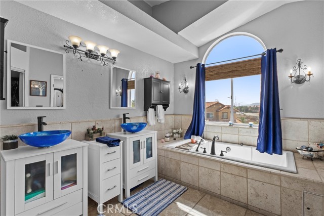 Detail Gallery Image 17 of 33 For 12929 Topaz Cir, Victorville,  CA 92392 - 5 Beds | 3 Baths