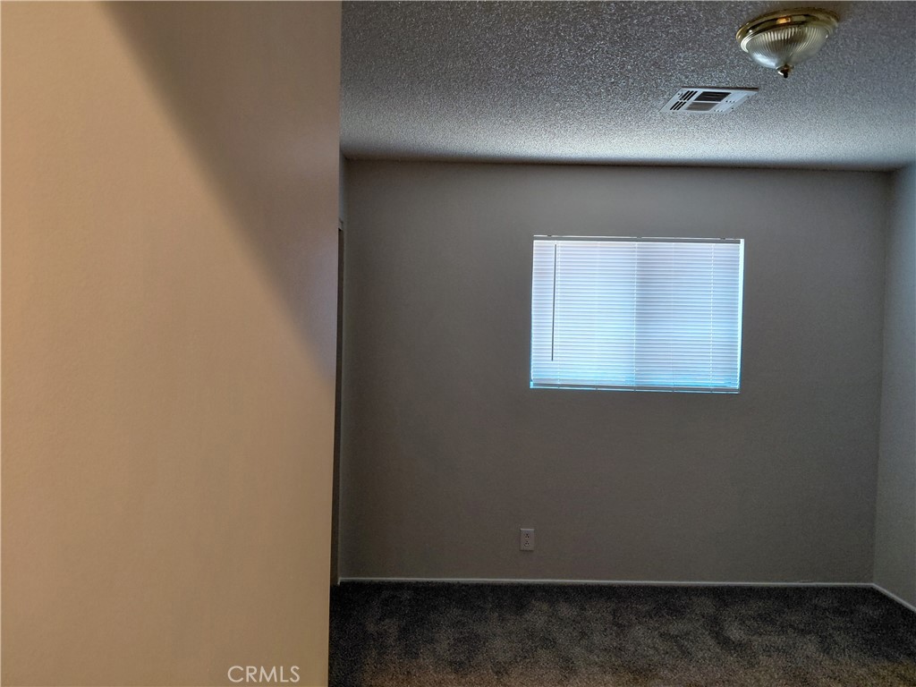 https://media.crmls.org/medias/4dd9b6bd-2ebb-4f9f-ba36-0cfbf0e36cb0.jpg?preset=X-Large