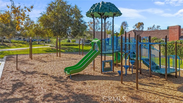 Detail Gallery Image 31 of 37 For 34 Mirror Lake #53,  Irvine,  CA 92604 - 3 Beds | 2/1 Baths