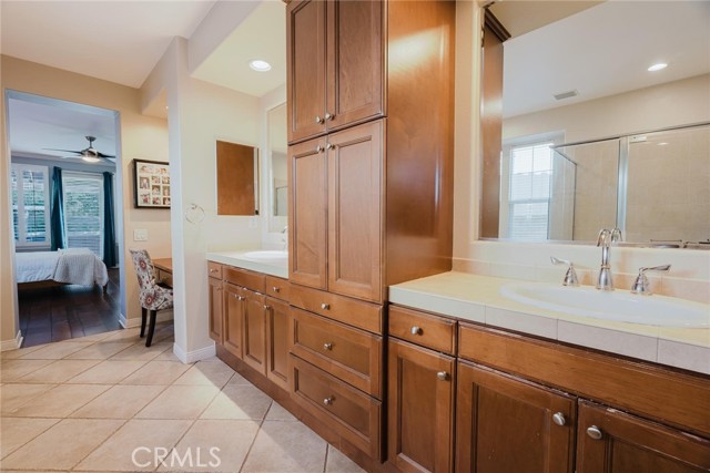 26052 Shadow Rock Lane, Valencia CA: https://media.crmls.org/medias/4ddb6dfc-a791-4751-961c-83033307eabe.jpg