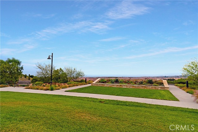 208 Canterbury, Irvine CA: https://media.crmls.org/medias/4ddbf812-2378-4169-9623-fa8ffc1aa74c.jpg