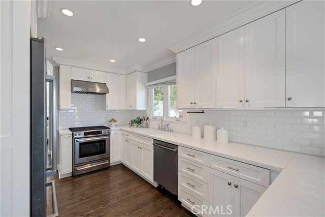 Detail Gallery Image 12 of 62 For 2209 Faymont Ave, Manhattan Beach,  CA 90266 - 4 Beds | 2/1 Baths