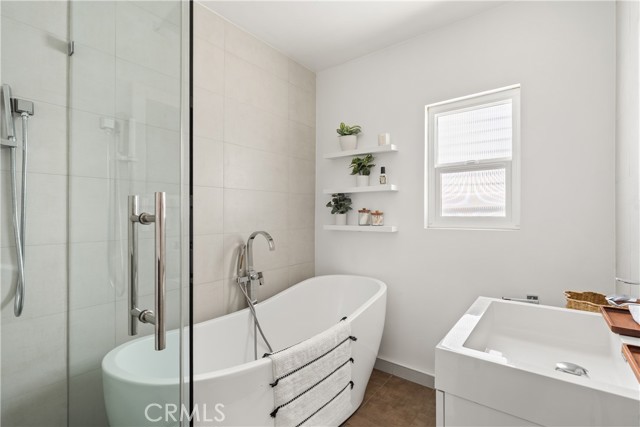 Detail Gallery Image 22 of 28 For 14622 Huston St, Sherman Oaks,  CA 91403 - 5 Beds | 5 Baths