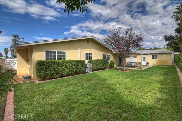1315 Stillman, Redlands CA: https://media.crmls.org/medias/4ddd1887-797e-479b-a55b-9339fcc9a65a.jpg