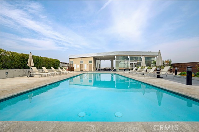 3785 Wilshire Boulevard, Los Angeles CA: https://media.crmls.org/medias/4dddccf1-31b4-444b-a97a-00b53b850246.jpg