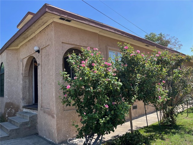 Detail Gallery Image 1 of 27 For 504 E Stuart Ave, Redlands,  CA 92374 - 4 Beds | 2 Baths