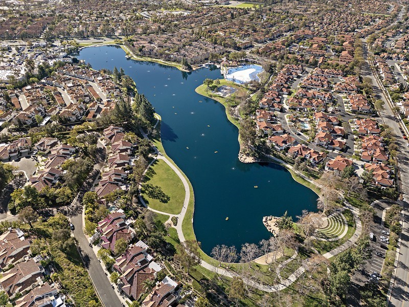 https://media.crmls.org/medias/4ddff563-2dc0-4c9d-93c7-69f37d381bd4.jpg?preset=X-Large