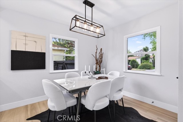 Detail Gallery Image 8 of 34 For 2622 S Bentley Ave, Los Angeles,  CA 90064 - 3 Beds | 2 Baths