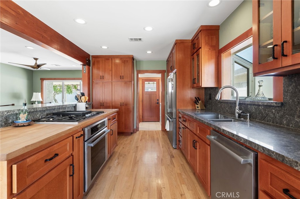 4de07dfe A910 4406 8599 D02ad46bfa86