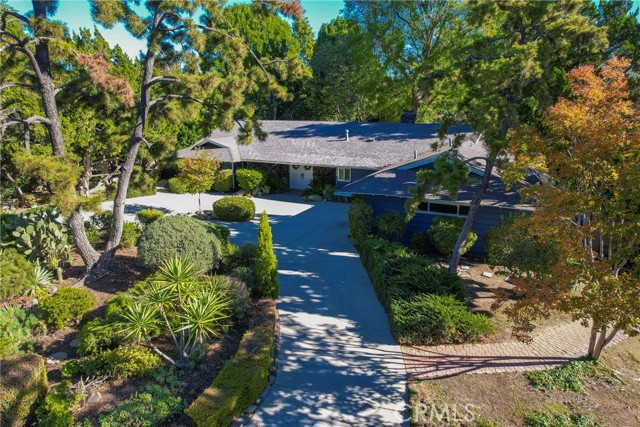 Detail Gallery Image 2 of 10 For 9356 Beckford, Northridge,  CA 91324 - 4 Beds | 3 Baths